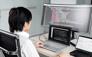 伊犁哈萨克 ,php声明和调用变量的符号是什么？
